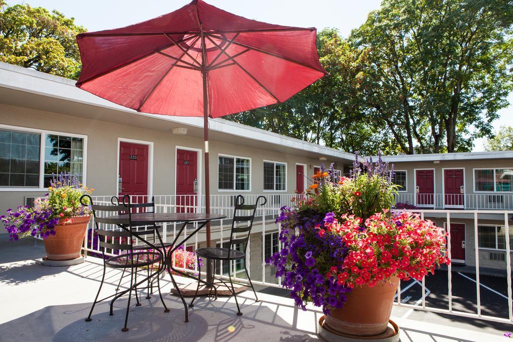 Campus Inn & Suites Eugene Downtown ภายนอก รูปภาพ