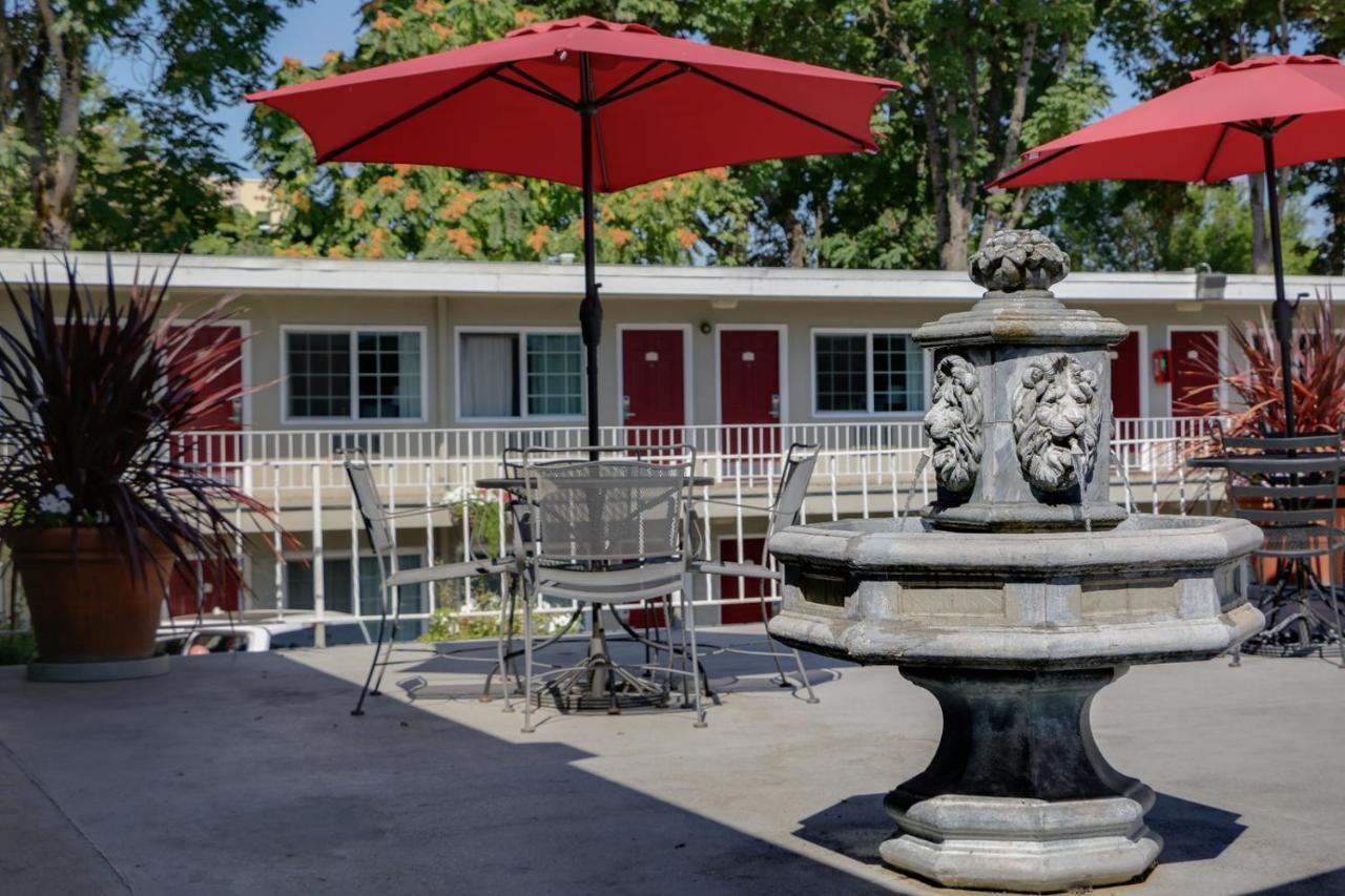 Campus Inn & Suites Eugene Downtown ภายนอก รูปภาพ