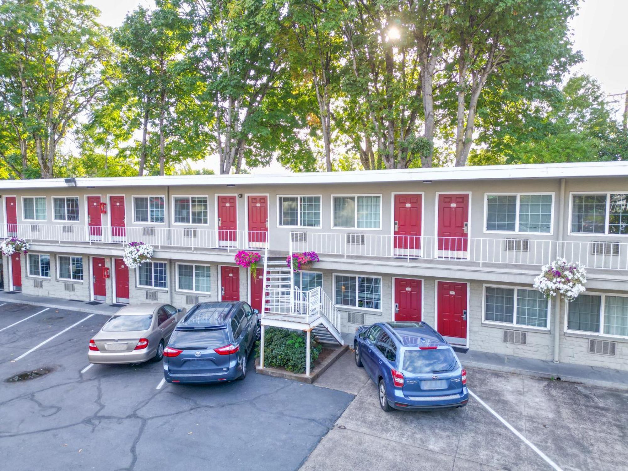Campus Inn & Suites Eugene Downtown ภายนอก รูปภาพ